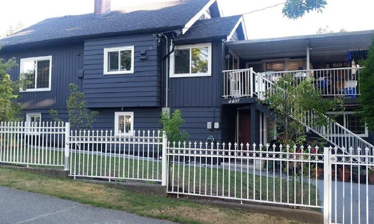4407 Nanaimo Street