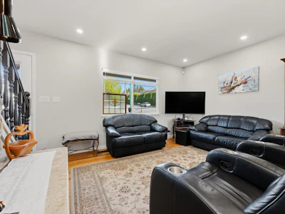 5987 Brantford Avenue - 4