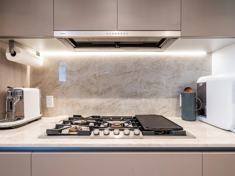 2406-1500 Fern Street, North Vancouver, BC, V7J 0E6 - 10