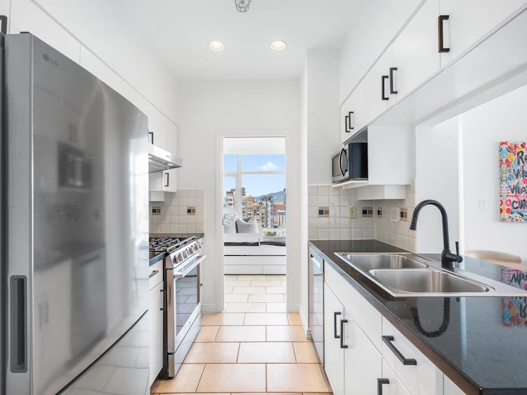 3605-1199 Marinaside Crescent, Vancouver, BC, V6Z 2Y2 - 9
