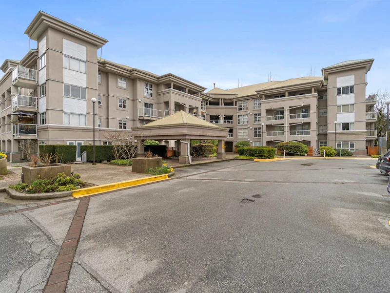 401 - 10533 University Drive, Surrey BC V3T 5T7