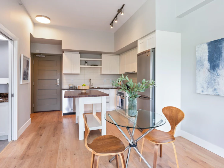 207-2288 W Broadway, Vancouver, BC, V6K 0B3 - 7