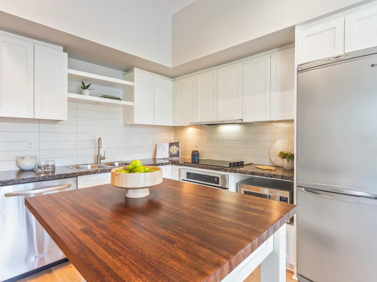 207-2288 W Broadway, Vancouver, BC, V6K 0B3 - 8