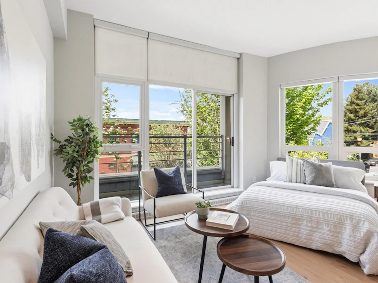 207-2288 W Broadway, Vancouver, BC, V6K 0B3 - 2