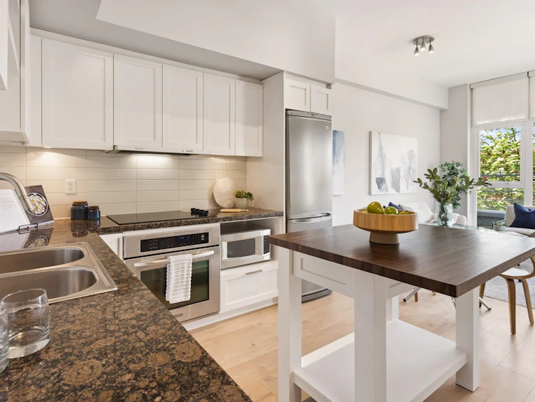 207-2288 W Broadway, Vancouver, BC, V6K 0B3 - 9