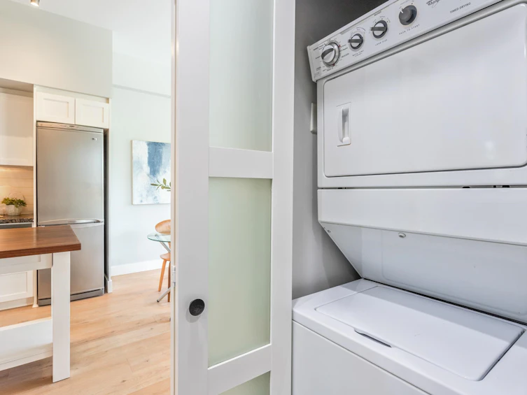 207-2288 W Broadway, Vancouver, BC, V6K 0B3 - 13