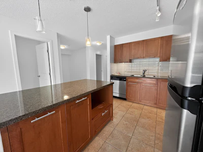 207-19673 Meadow Gardens Way - 4