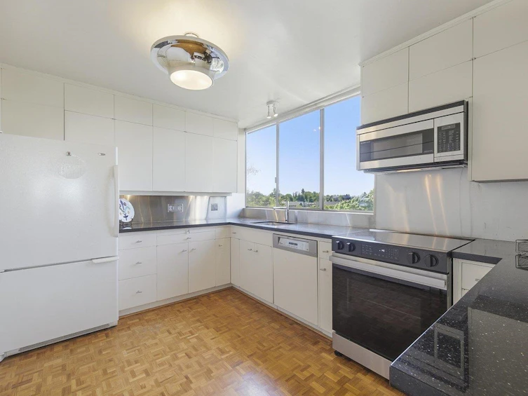 900-1685 W 14th Avenue, Vancouver, BC, V6J 2J3 - 11