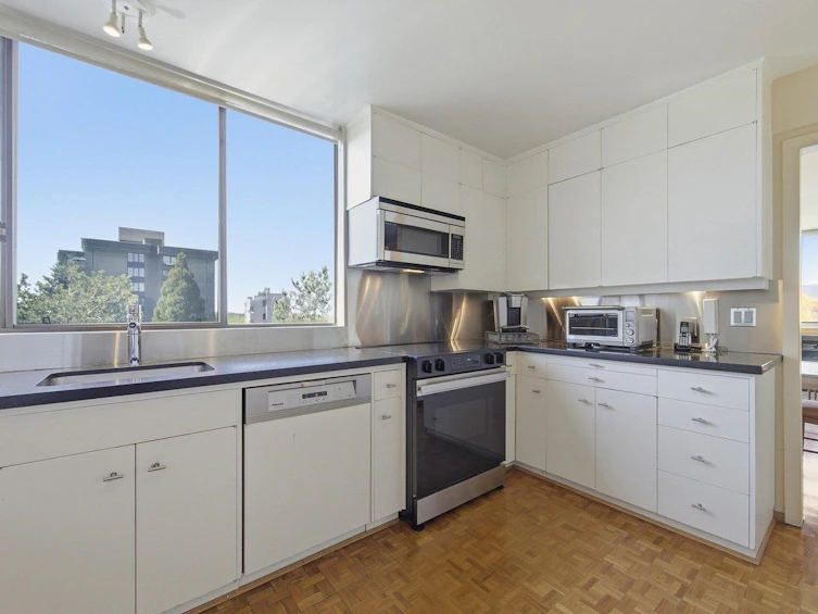 900-1685 W 14th Avenue, Vancouver, BC, V6J 2J3 - 12