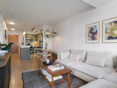 404-2770 Sophia Street - 5