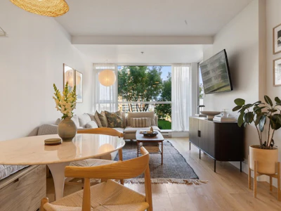 404-2770 Sophia Street - 4