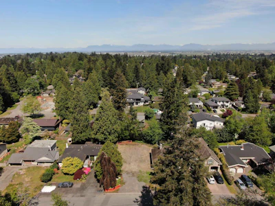 4885 5 Avenue - 5