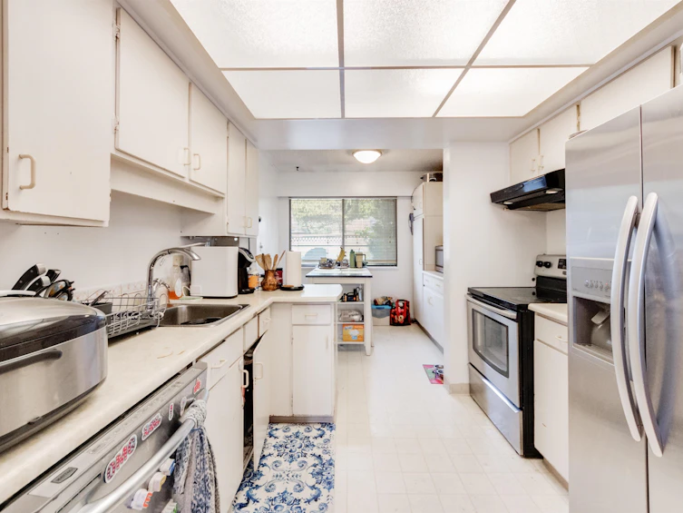 6884 Bromley Court, Burnaby, BC, V5B 4R4 - 11