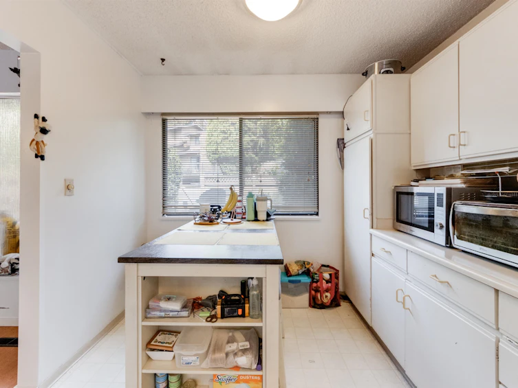 6884 Bromley Court, Burnaby, BC, V5B 4R4 - 12