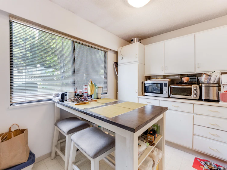 6884 Bromley Court, Burnaby, BC, V5B 4R4 - 10