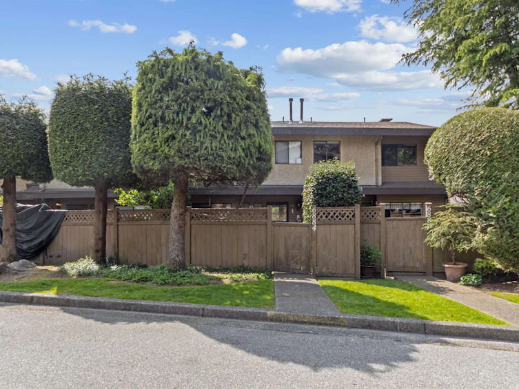 6884 Bromley Court, Burnaby, BC, V5B 4R4 - 4