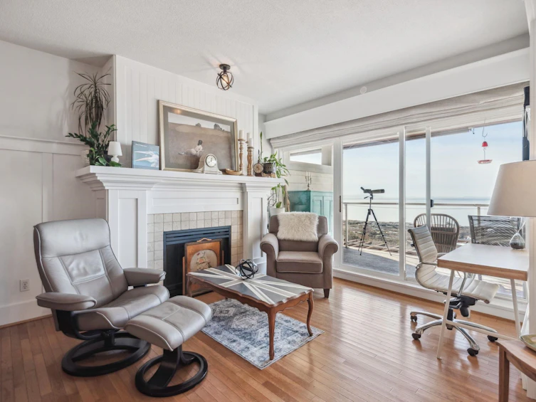 210-1120 Tsatsu Shores Drive, Delta, BC, V4M 4G3 - 3