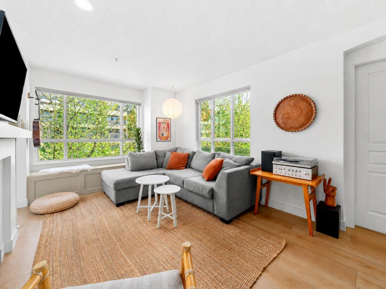 301-333 E 1st Street, North Vancouver, BC, V7L 4W9 - 2