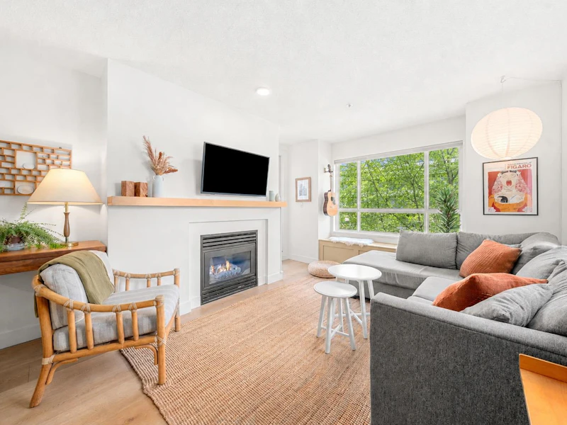 301 - 333 E 1st Street, North Vancouver BC V7L 4W9