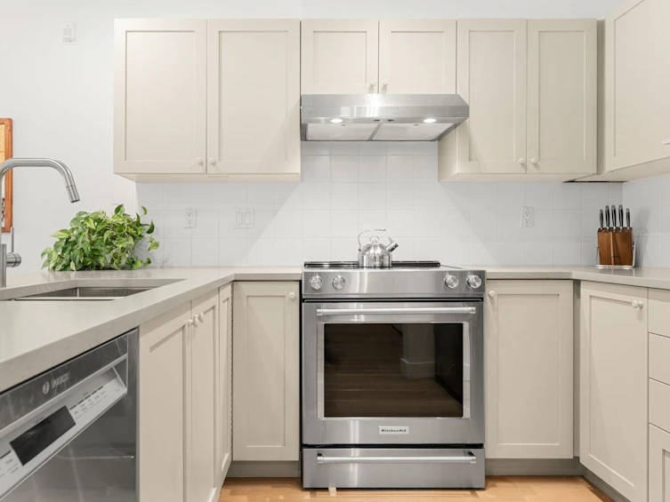 301-333 E 1st Street, North Vancouver, BC, V7L 4W9 - 13