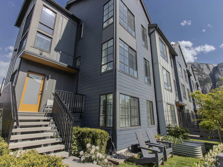38015 Helm Way, Squamish, BC, V8B 2A1 - 2