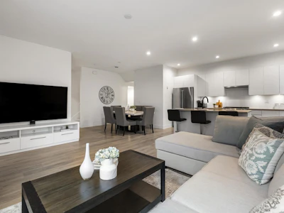 79-16433 19 Avenue - 5