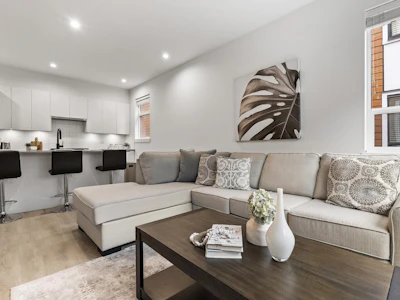 79-16433 19 Avenue - 4