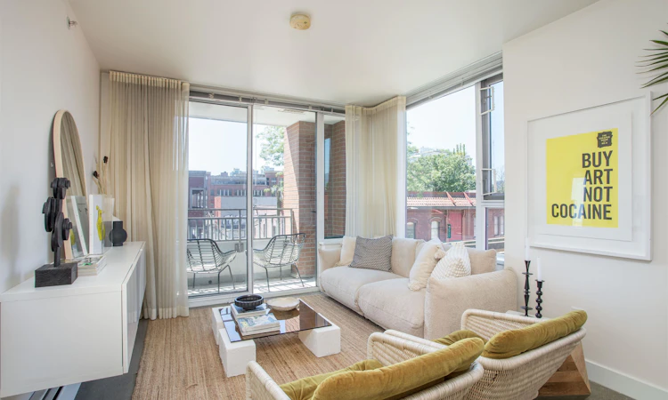 307-231 E Pender Street