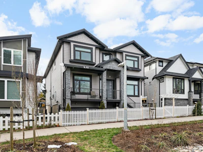 7133 206 Street - 2