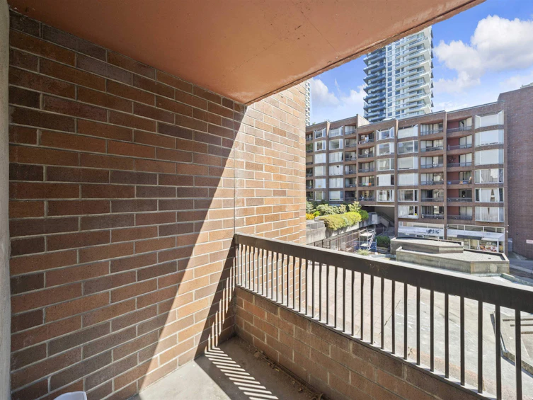 313-1330 Burrard Street, Vancouver, BC, V6Z 2B8 - 2