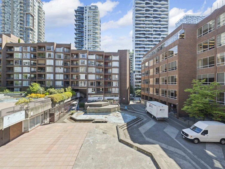313-1330 Burrard Street, Vancouver, BC, V6Z 2B8 - 3