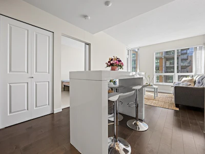 1206-5728 Berton Avenue - 4