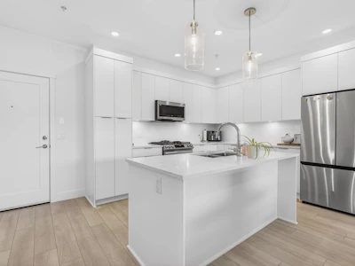 503-22633 Selkirk Avenue - 3