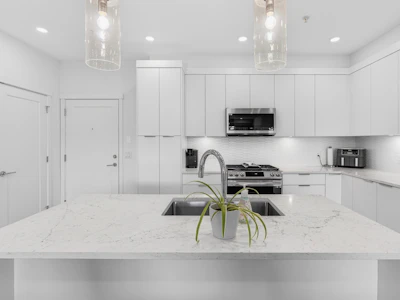 503-22633 Selkirk Avenue - 4