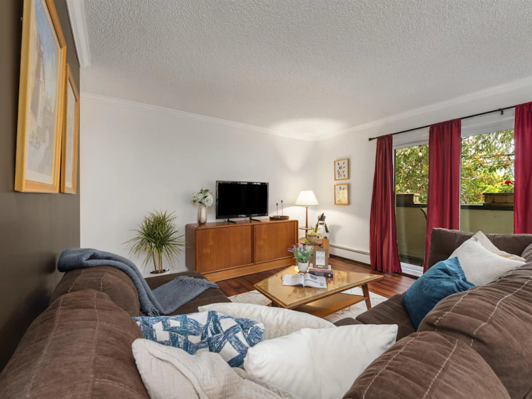 204-725 Commercial Drive, Vancouver, BC, V5L 3W4 - 3
