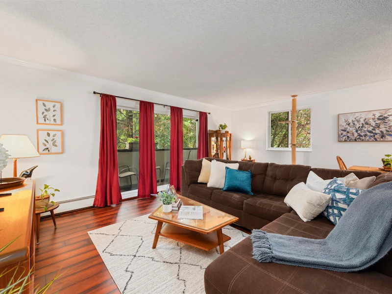 204 - 725 Commercial Drive, Vancouver BC V5L 3W4