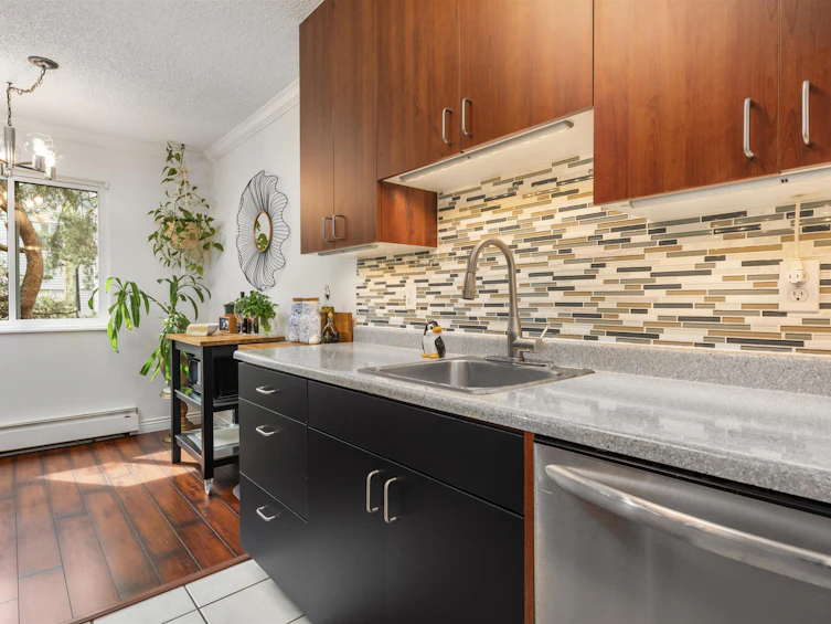 204-725 Commercial Drive, Vancouver, BC, V5L 3W4 - 9