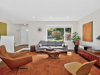 7159 York Crescent - 2