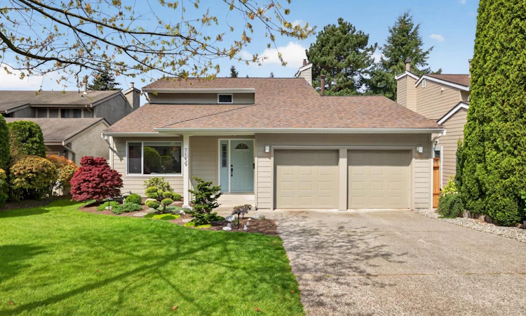 7159 York Crescent
