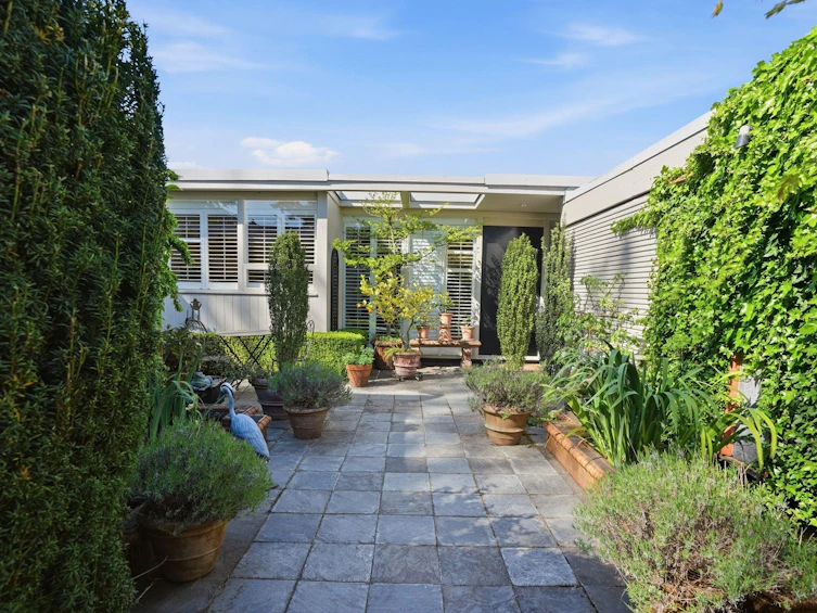 2565 Point Grey Road, Vancouver, BC, V6K 1A1 - 4