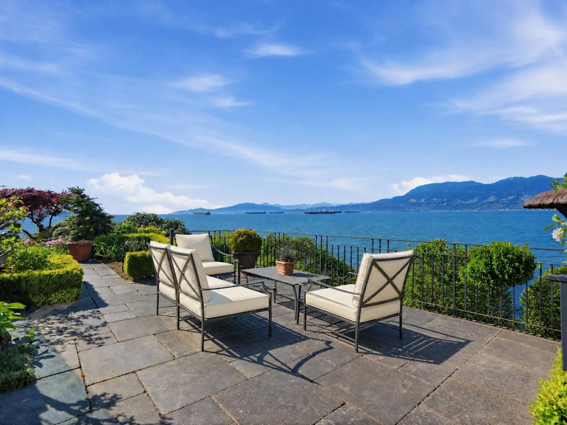2565 Point Grey Road, Vancouver BC V6K 1A1