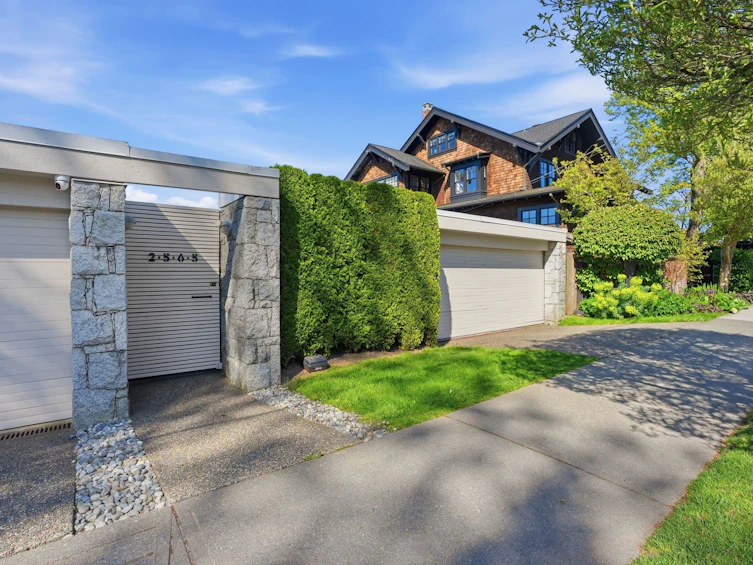 2565 Point Grey Road, Vancouver, BC, V6K 1A1 - 2