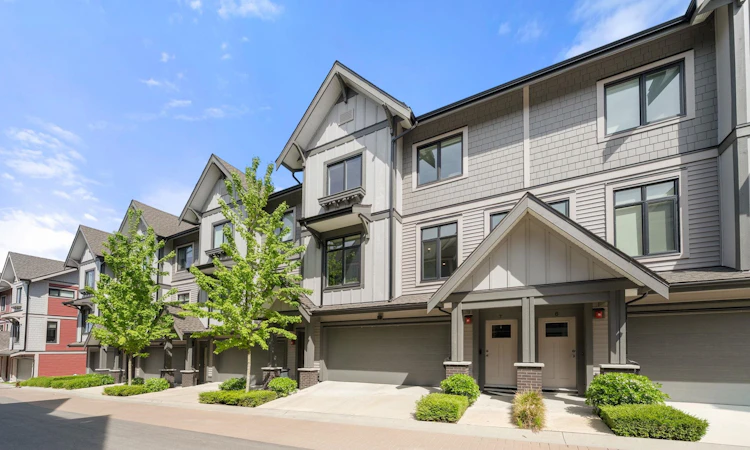7-6951 204 Street