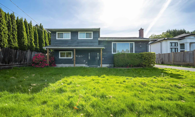 9891 Pinewell Crescent