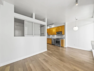 304-2055 Yukon Street - 5