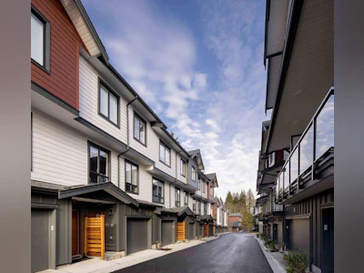 28-10527 155 Street - 2