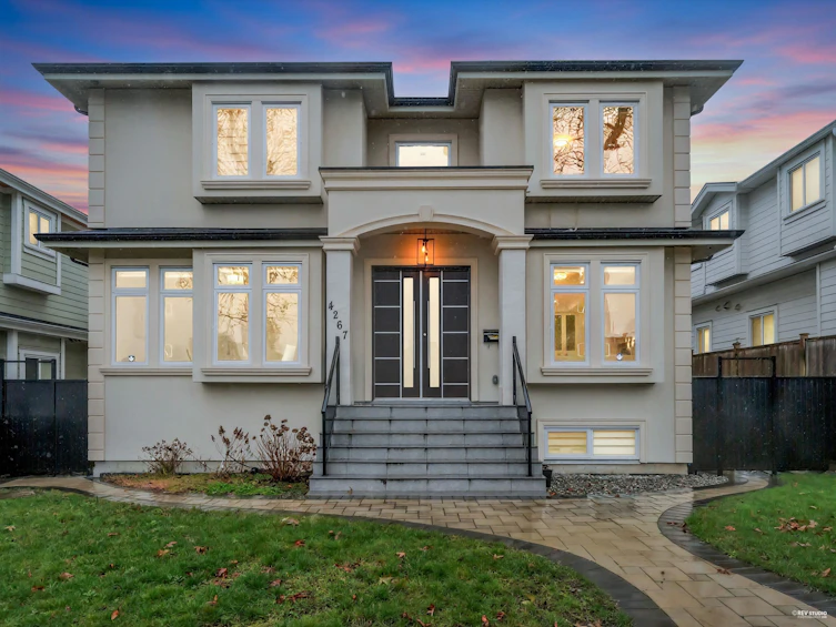 4267 Parker Street, Burnaby, BC, V5C 3C4