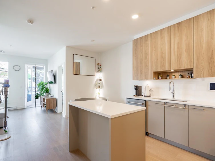 207-7599 15th Street, Burnaby, BC, V3N 0H9 - 7