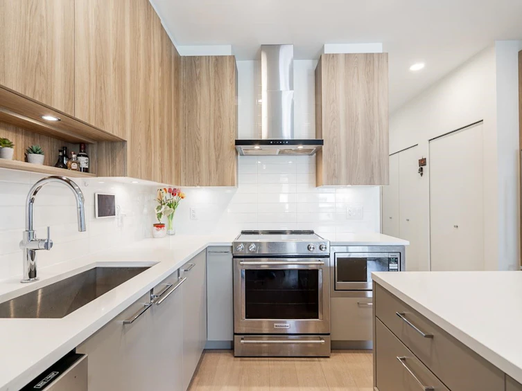 207-7599 15th Street, Burnaby, BC, V3N 0H9
