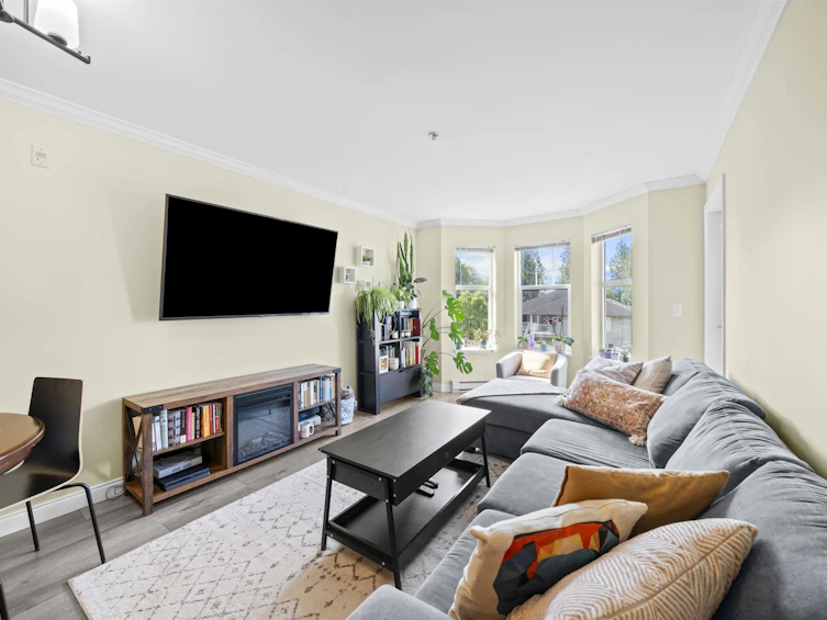 210-5438 198 Street, Langley, BC, V3A 1G2 - 2